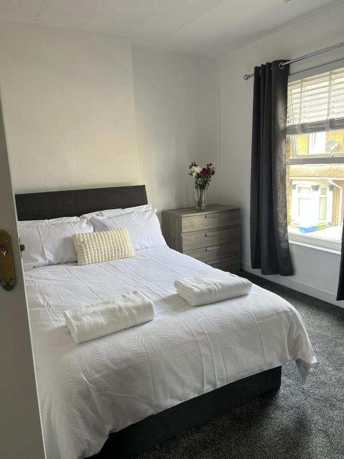 Crown Road Apartment Sittingbourne Extérieur photo